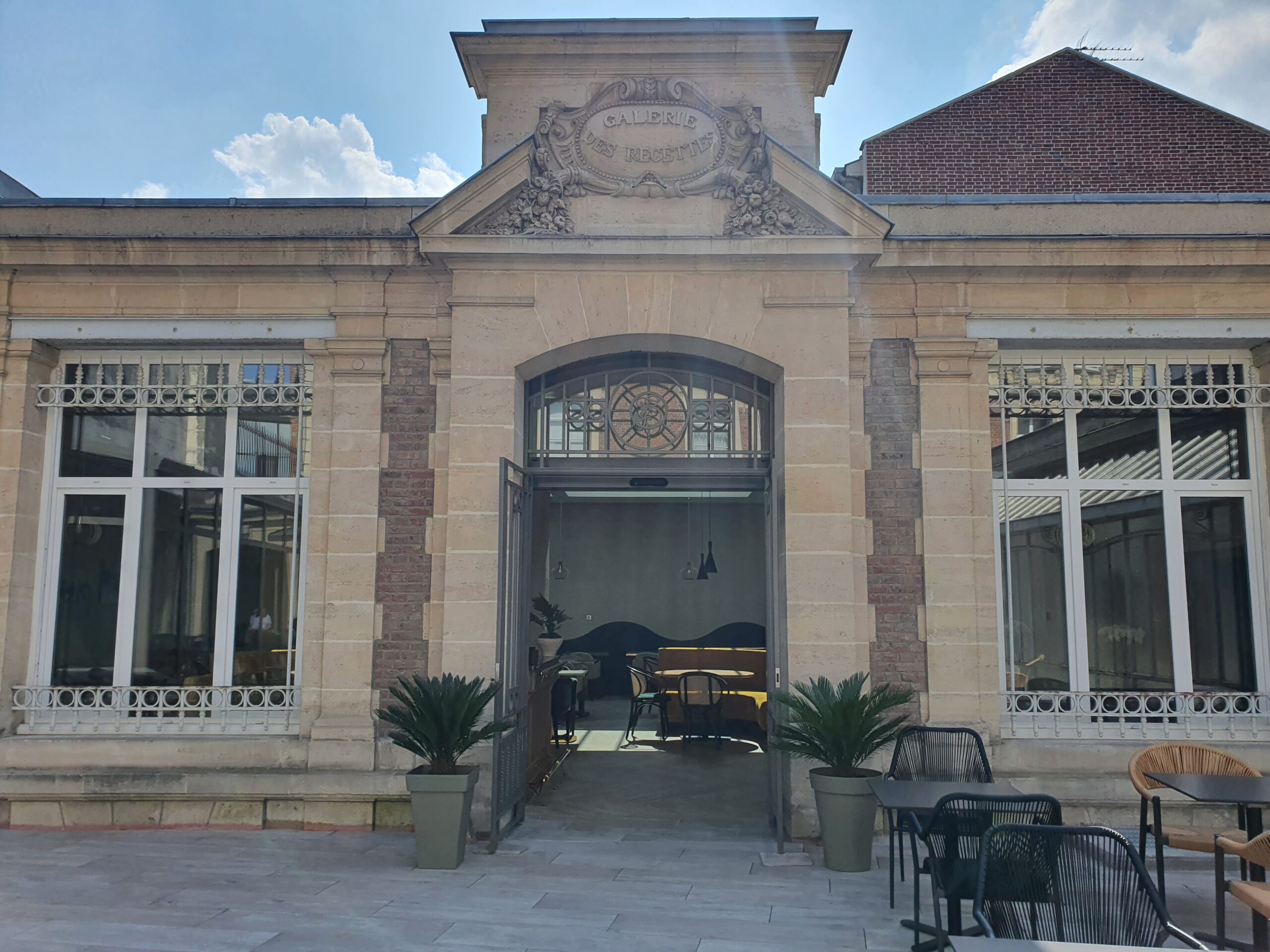 Facade galerie des recettes - hotel marotte amiens